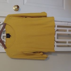 Medium bell sleeved top